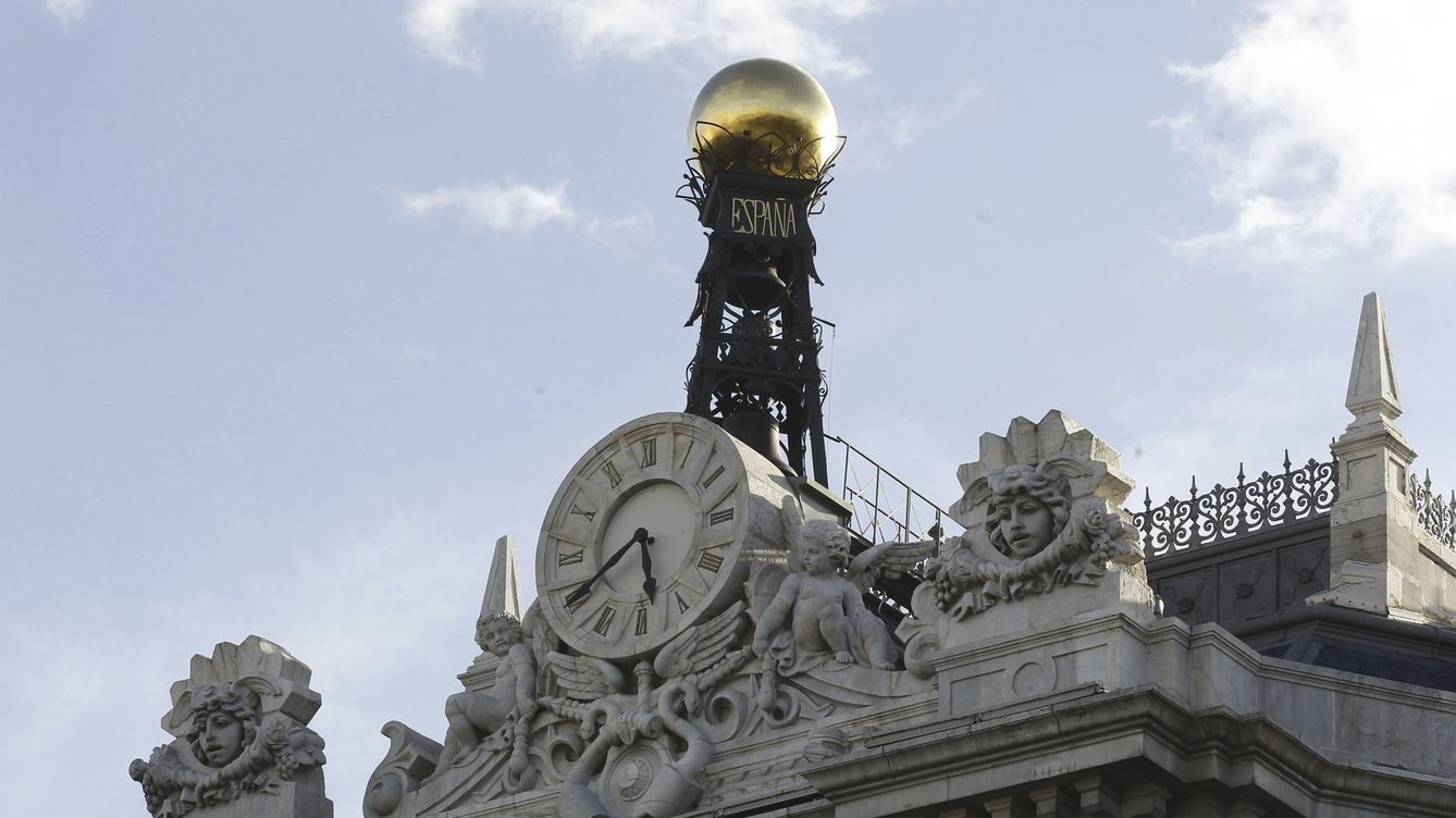 Foto: Reloj en la fachada del Banco de España. (EFE)