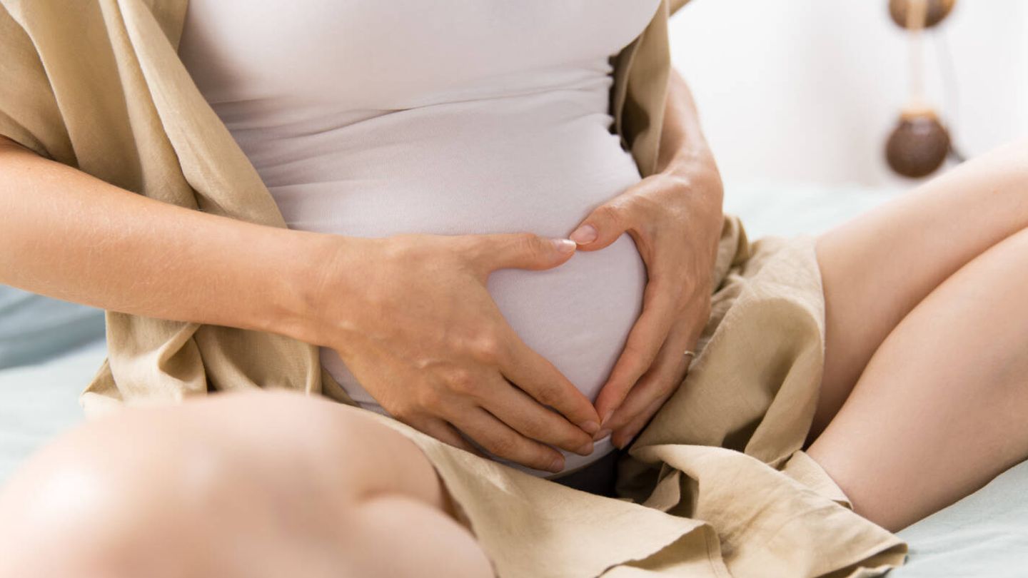 El doctor explica que hay un ejercicio beneficioso para ayudar a empujar en el parto con la fuerza de la vagina. (Freepik)