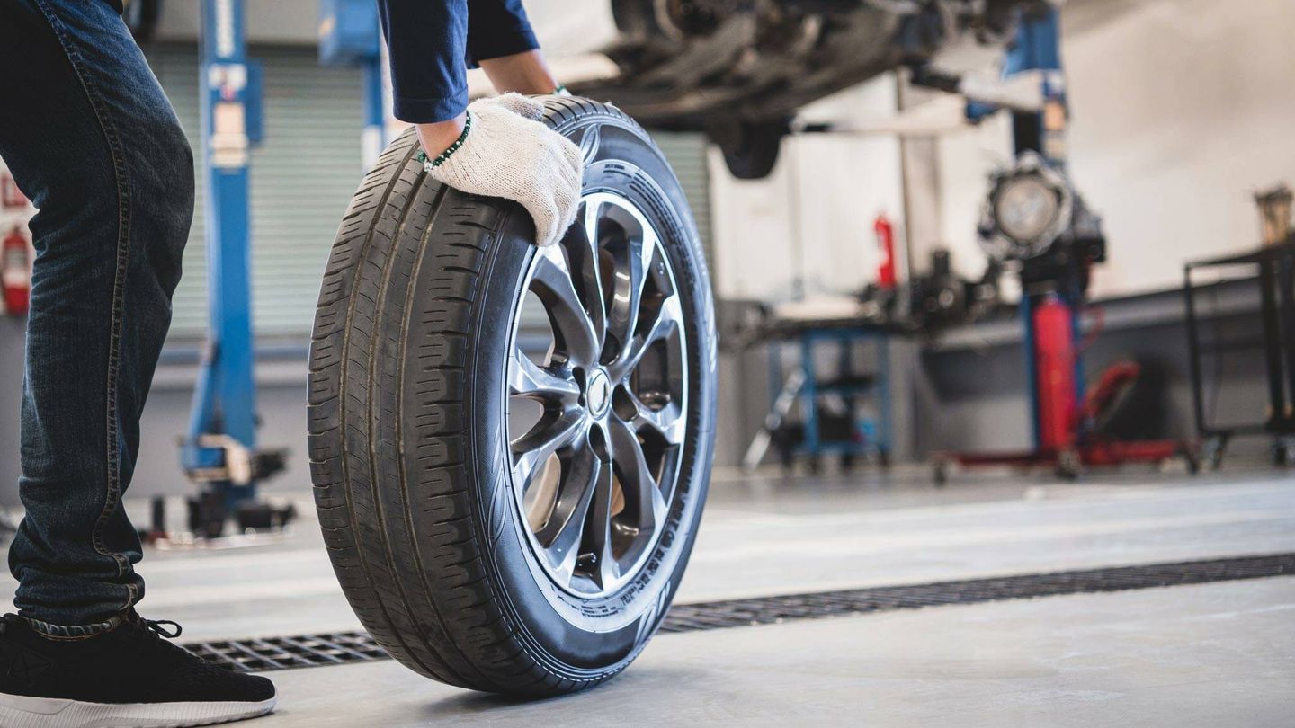 Si se circula con el paralelo inadecuado, se acelera el desgaste de los neumáticos.