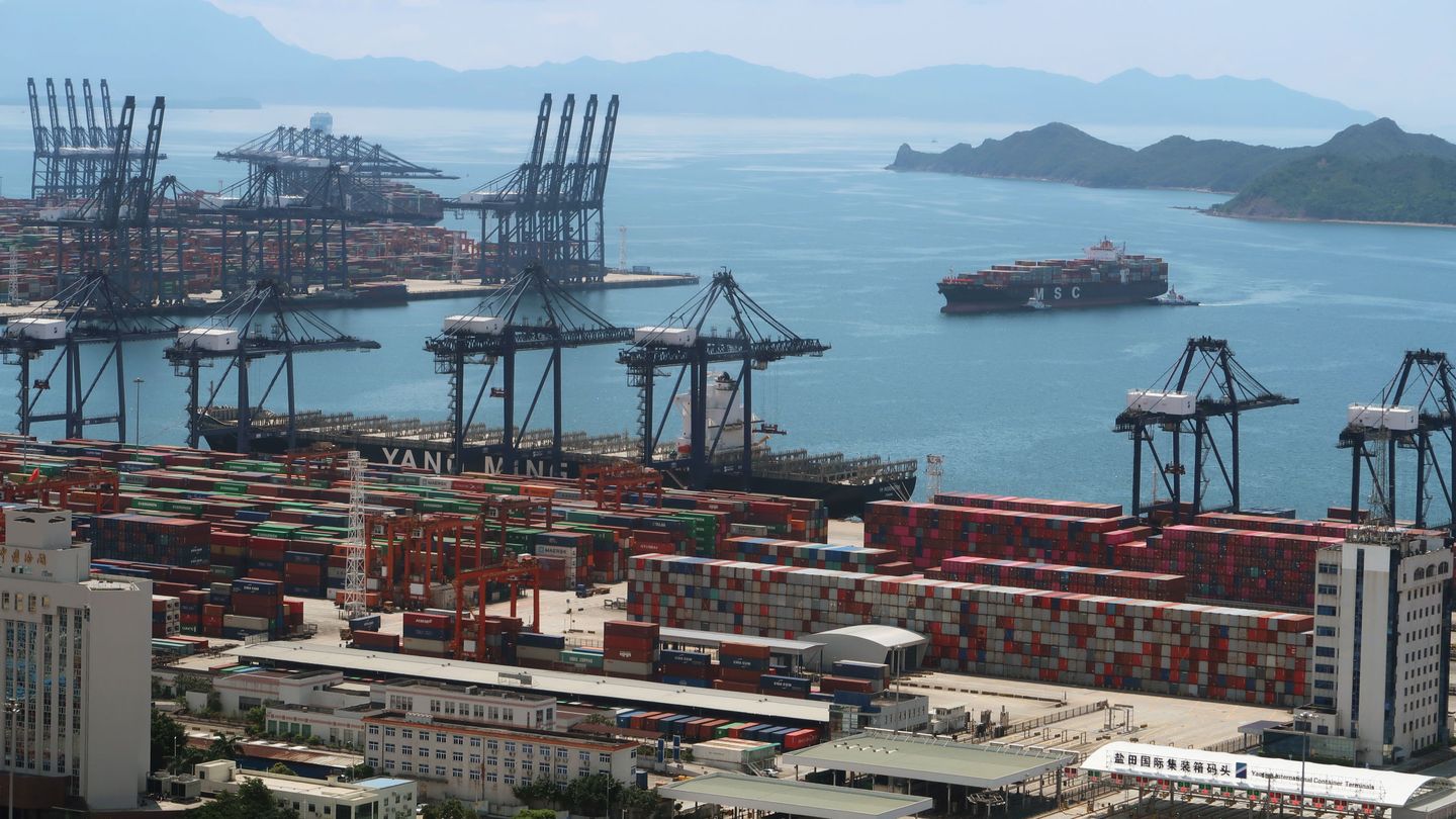 Los barcos que llegan con arena de contrabando a puertos chinos deben hacerlo ilegalmente (Reuters/Martin Pollard)