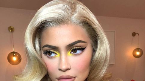 Maquillaje a tope de fluor, por Kylie Jenner