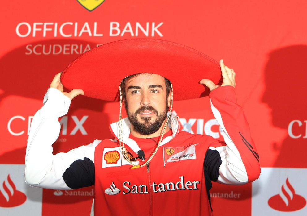 Foto: Fernando Alonso luce el clásico sombrero mexicano (EFE).
