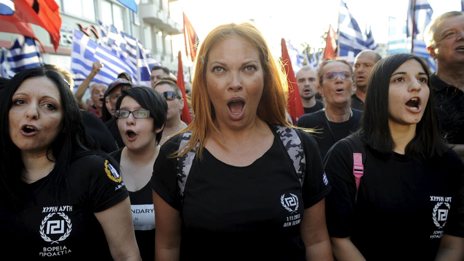 Foto: Seguidores de Amanecer Dorado durante un evento electoral en Atenas, el 16 de septiembre de 2015 (Reuters). 
