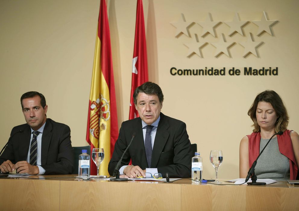 Foto: Salvador Victoria, Ignacio González y Lucía Figar. (EFE)