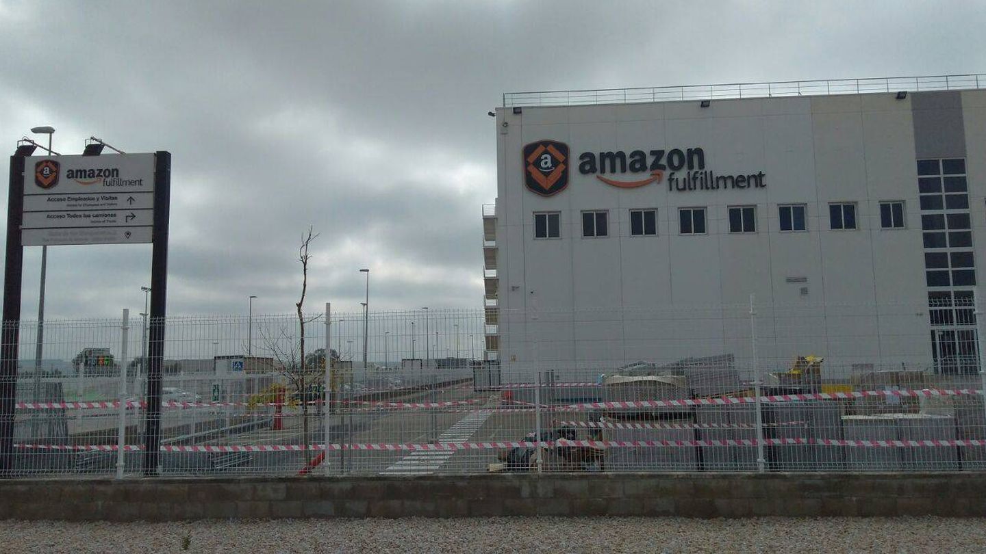 Vista de uno de los almacenes logísticos de Amazon, en construcción. (Analía Plaza)