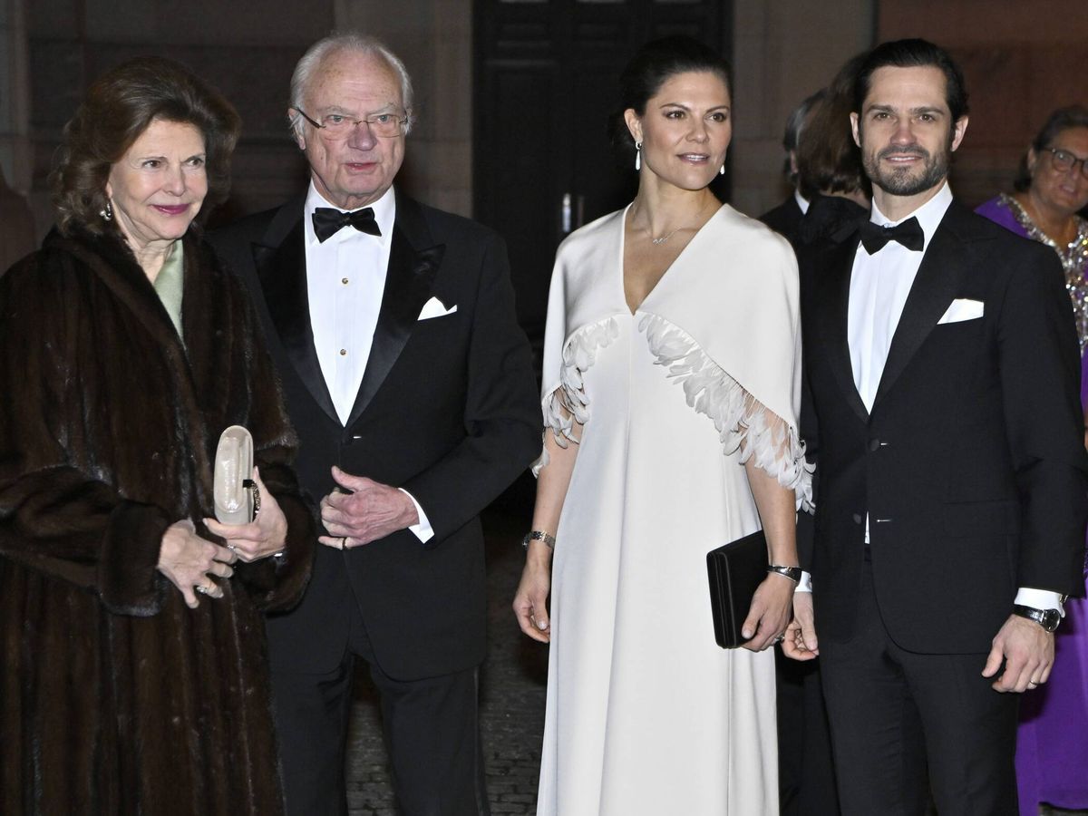 Foto: La familia real sueca acude al 250º aniversario de la Ópera de Estocolmo. (Cordon Press)