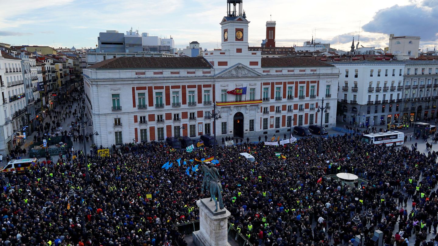 Concentración de taxistas en la Puerta del Sol. (Reuters)