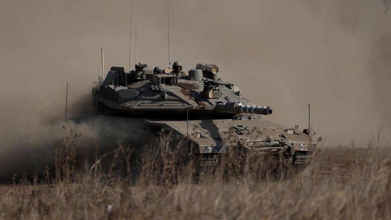 Foto: Un tanque israelí Merkava IV, en una imagen de archivo. (EFE/Atef Safadi)