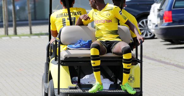 Foto: El jugador del Borussia Dortmund, Ousmane Dembelé, ayer tras la foto oficial del equipo. (Reuters)