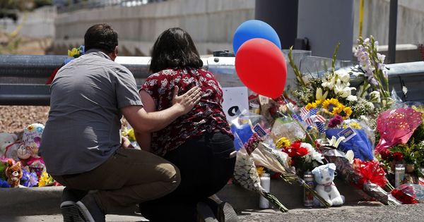 Foto: Un memorial a las víctimas en El Paso. (Reuters)