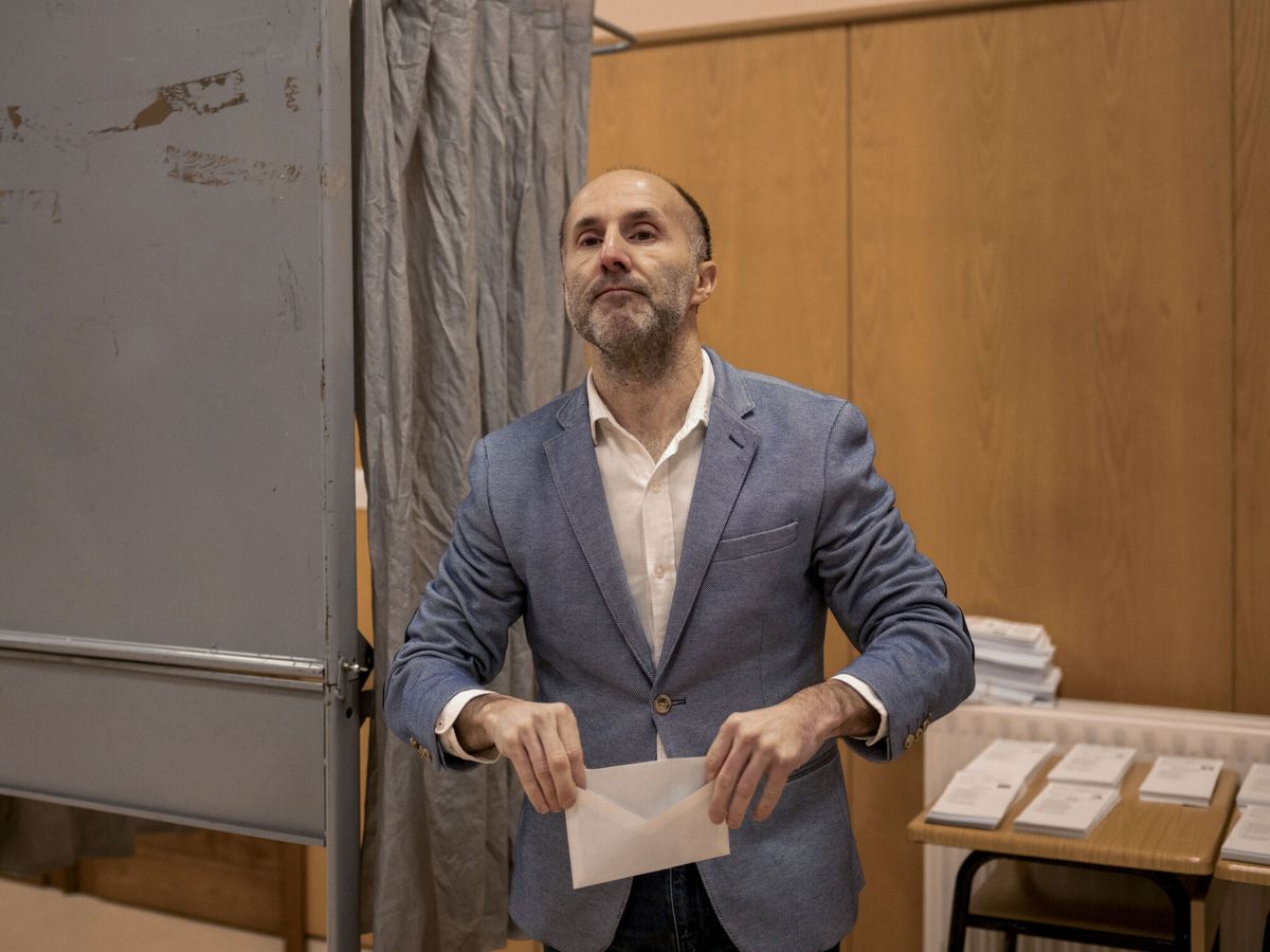 Foto: Gonzalo Pérez Jácome en las elecciones de febrero. (EFE/Brais Lorenzo)