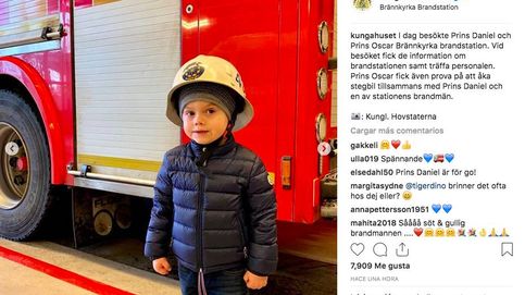 Oscar de Suecia vestido de bombero es lo más mono que verás hoy