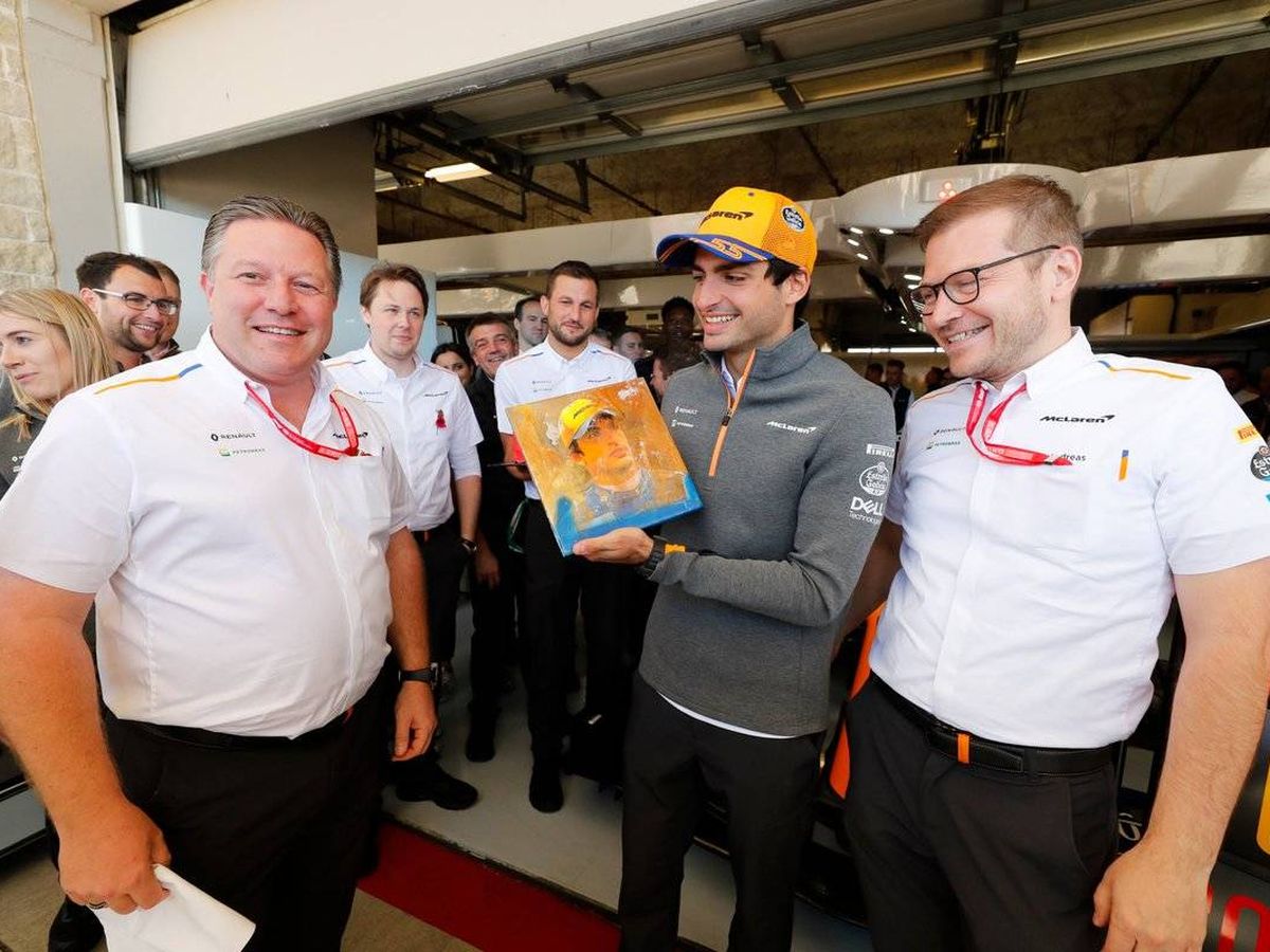 Foto: La relación de Sainz con Brown y Seidl ha sido clave para su fichaje por Ferrari, pero McLaren necesitaba cubrirse la espaldas
