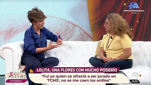 Lolita Flores junto a Sonsoles Ónega. (Atresmedia)