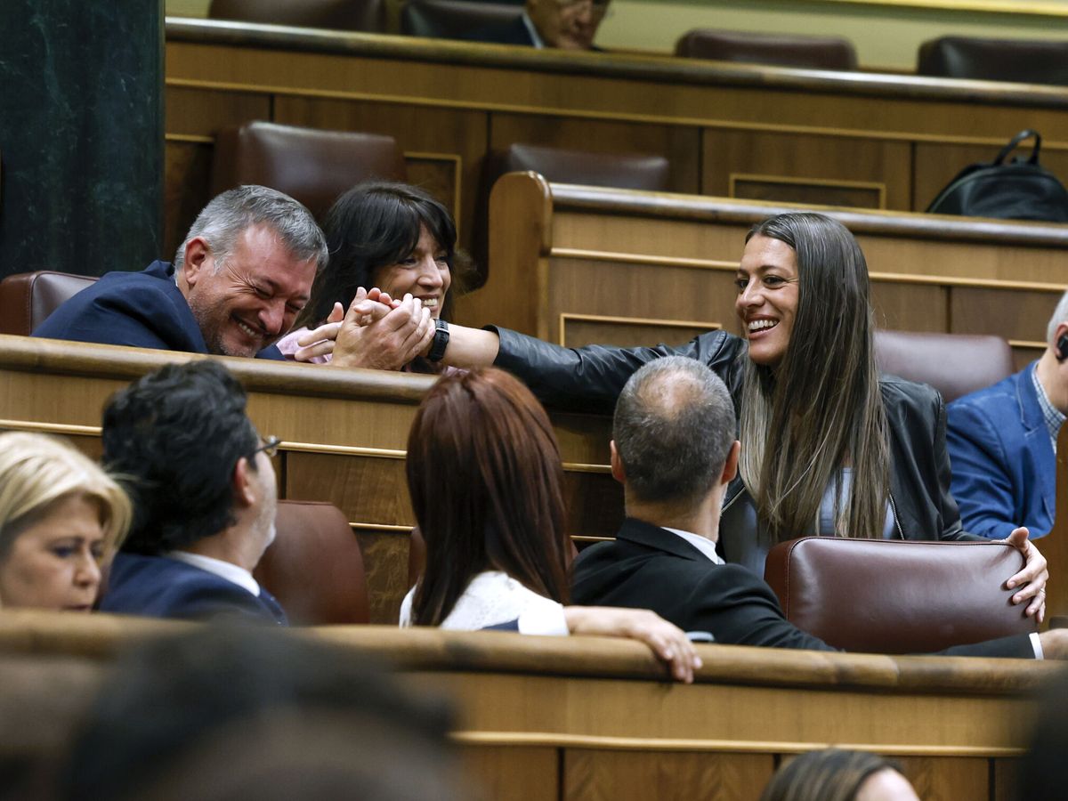 Foto: La portavoz de Junts, Míriam Nogueras, tras intervenir en el pleno del Congreso en que  se aprueba la ley de amnistía (EFE/ J.J. Guillén)