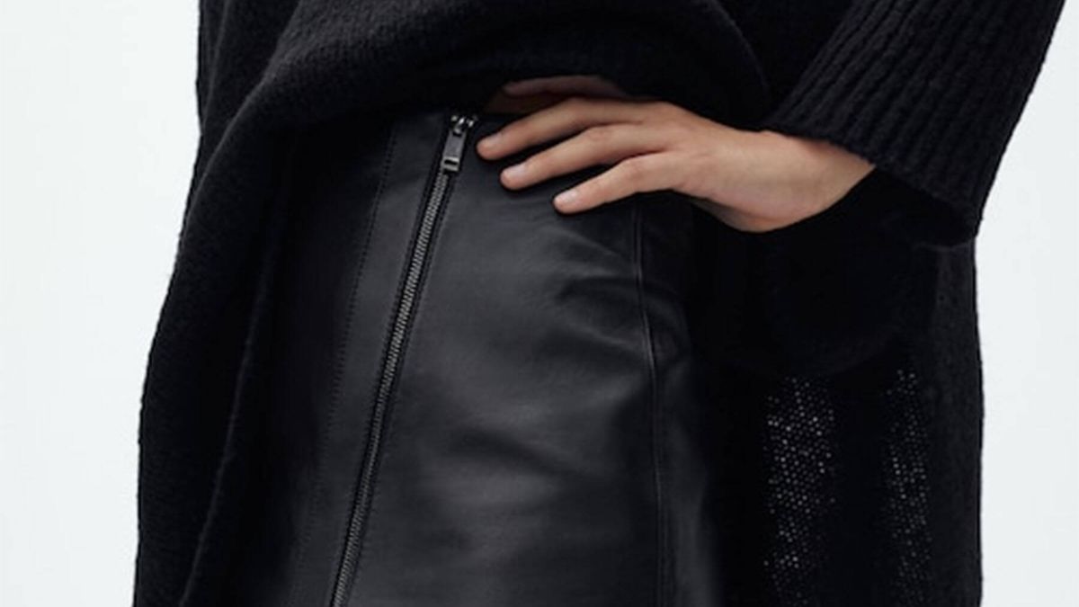 Esta falda efecto piel de Massimo Dutti es elegancia y tendencia