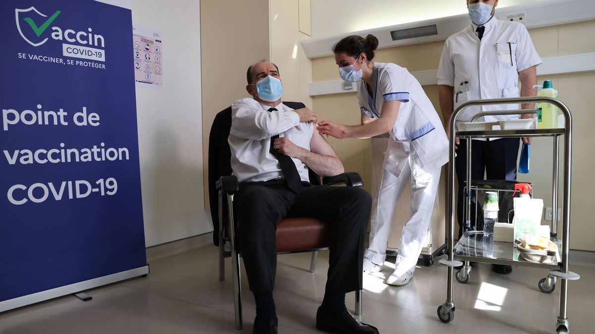 El primer ministro francés se vacuna con AstraZeneca para reforzar confianza