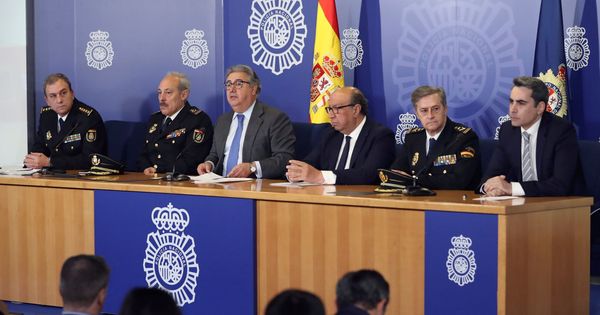 Foto: El ministro Zoido ha contado la detención en España del mayor ciberatracador de bancos del mundo. (EFE)