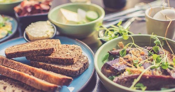 Foto: Desayuno saludable en el que se incluye el pan. (Pixabay)