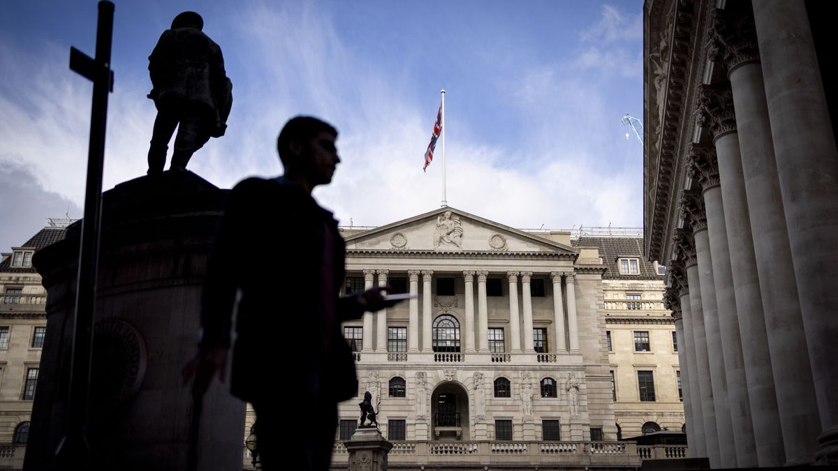 El Banco de Inglaterra interviene para frenar la caída de la libra y del bono, que alcanzó el 4,3% 