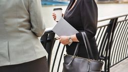 Los bolsos y mochilas que necesitas para ir a la oficina y llevar el portátil, el tupper y lo que necesites 