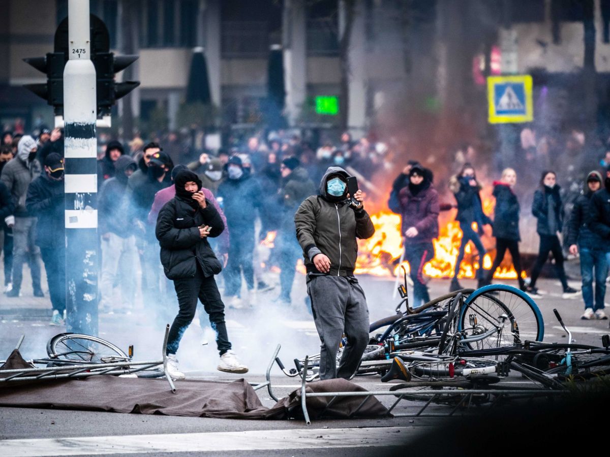 Foto: Los disturbios anticonfinamiento se han extendido por los Países Bajos. (EFE)