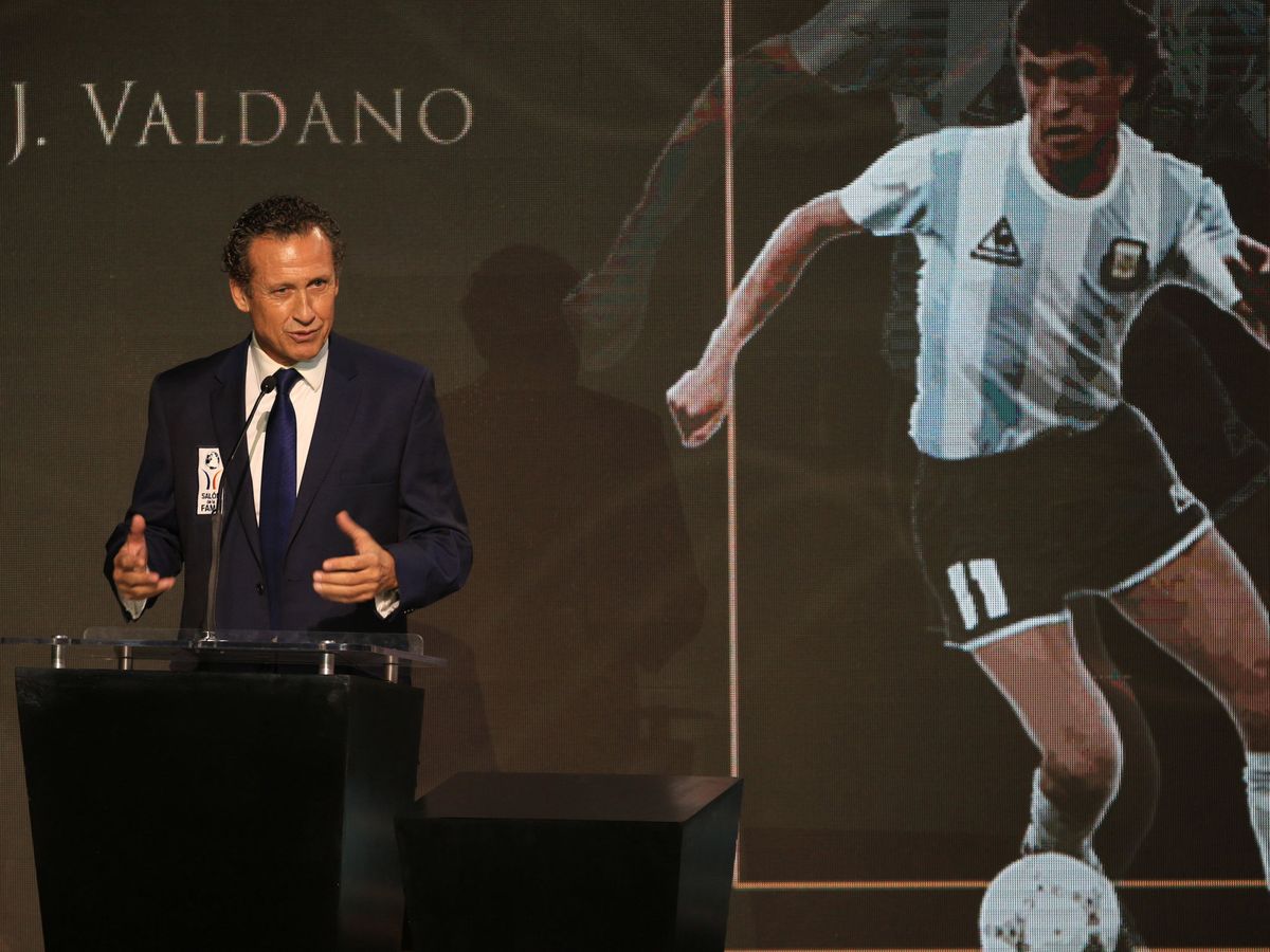 Foto: Jorge Valdano, durante la ceremonia de Investidura del Salón de la Fama del Fútbol, en la ciudad de Pachuca. (EFE)