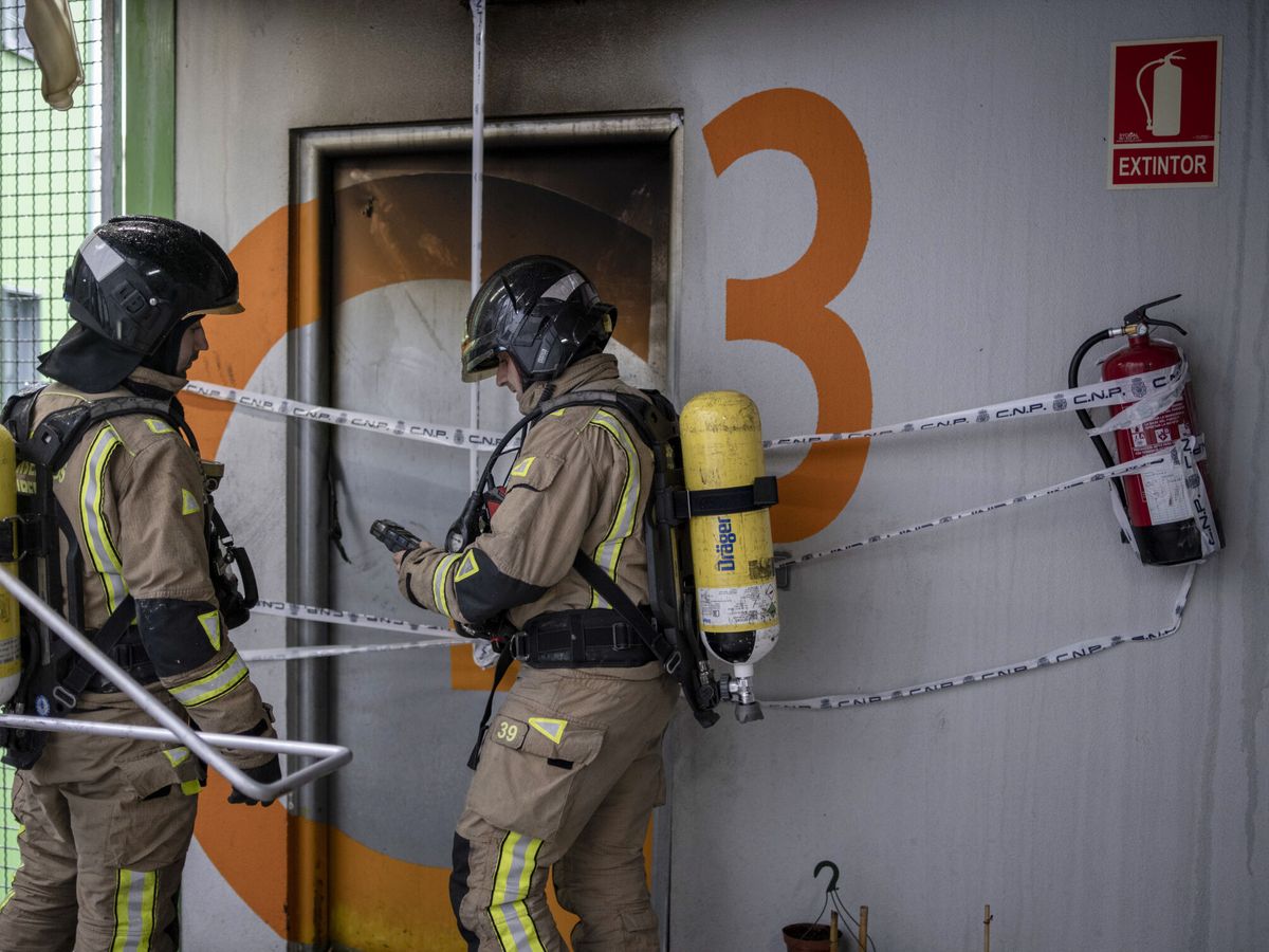 Foto: Vista de una operación de los bomberos en Ourense. (EFE/Brais Lorenzo)