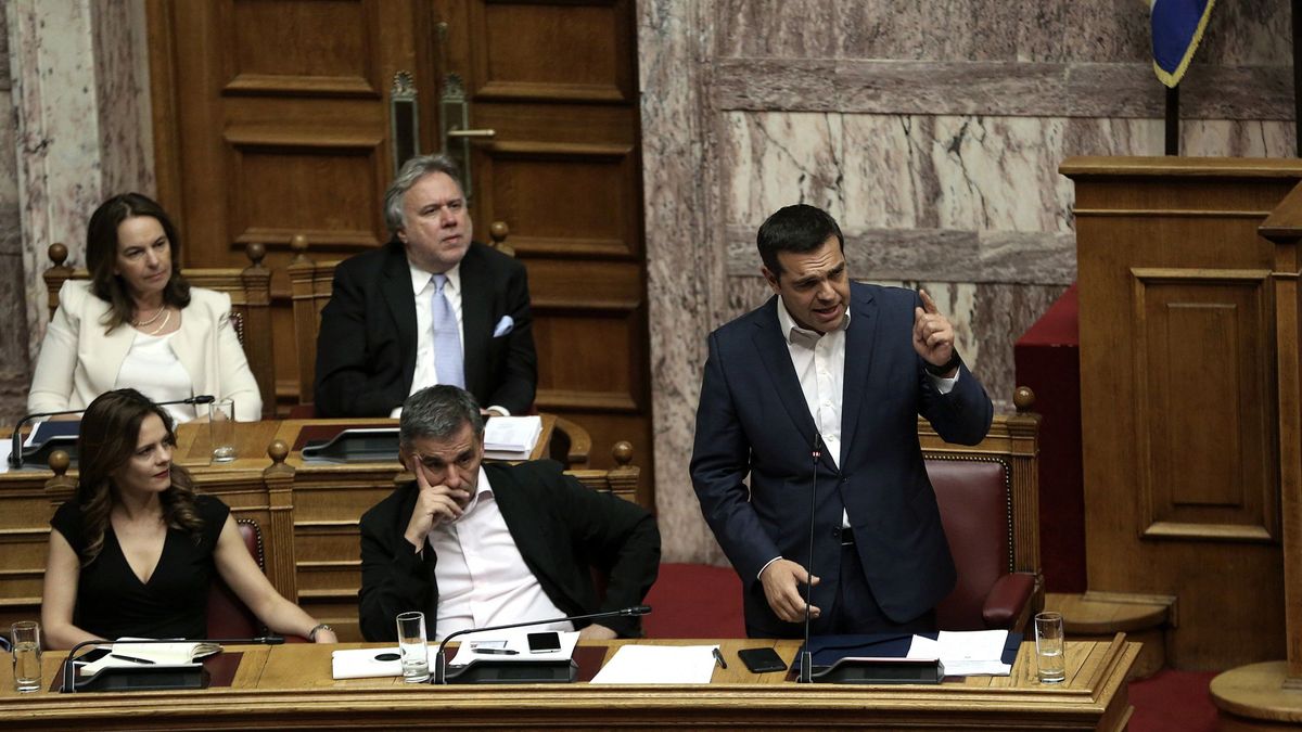 Tsipras salva una moción de censura a dos meses del fin del rescate de Grecia