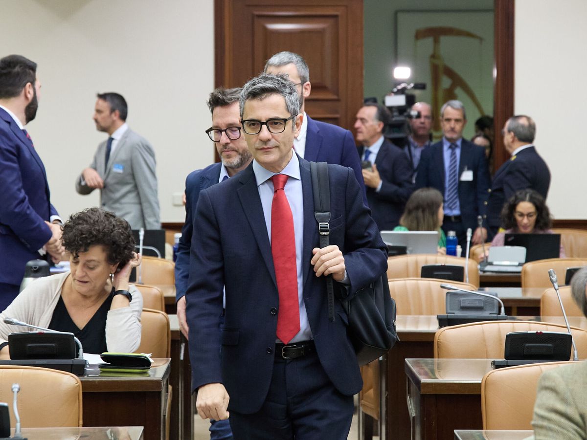 Foto: Félix Bolaños a su llegada a la Comisión de Justicia. (Europa Press/Jesús Hellín)