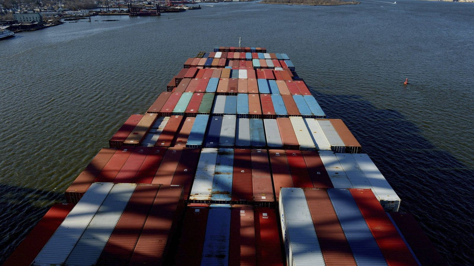 Foto: Un buque con contenedores. (EFE)