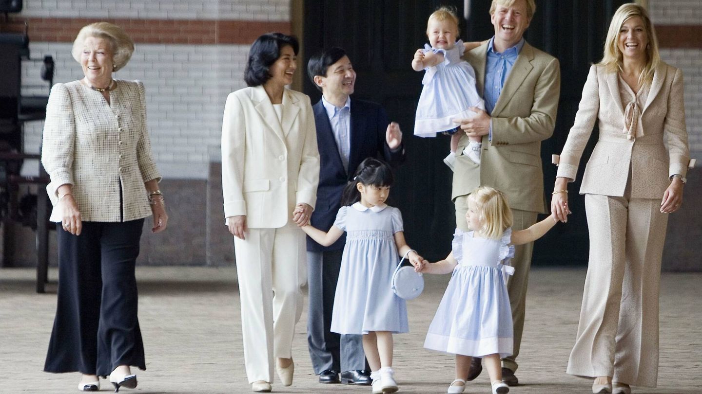 Aiko, con sus padres y la familia real holandesa en 2006. (Getty Images/Michel Porro)