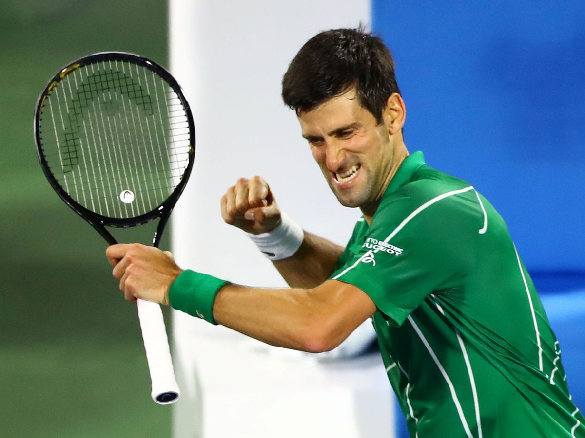 Foto: Djokovic celebra su último título ATP en Dubai contra el griego Tsitsipas. (Reuters)