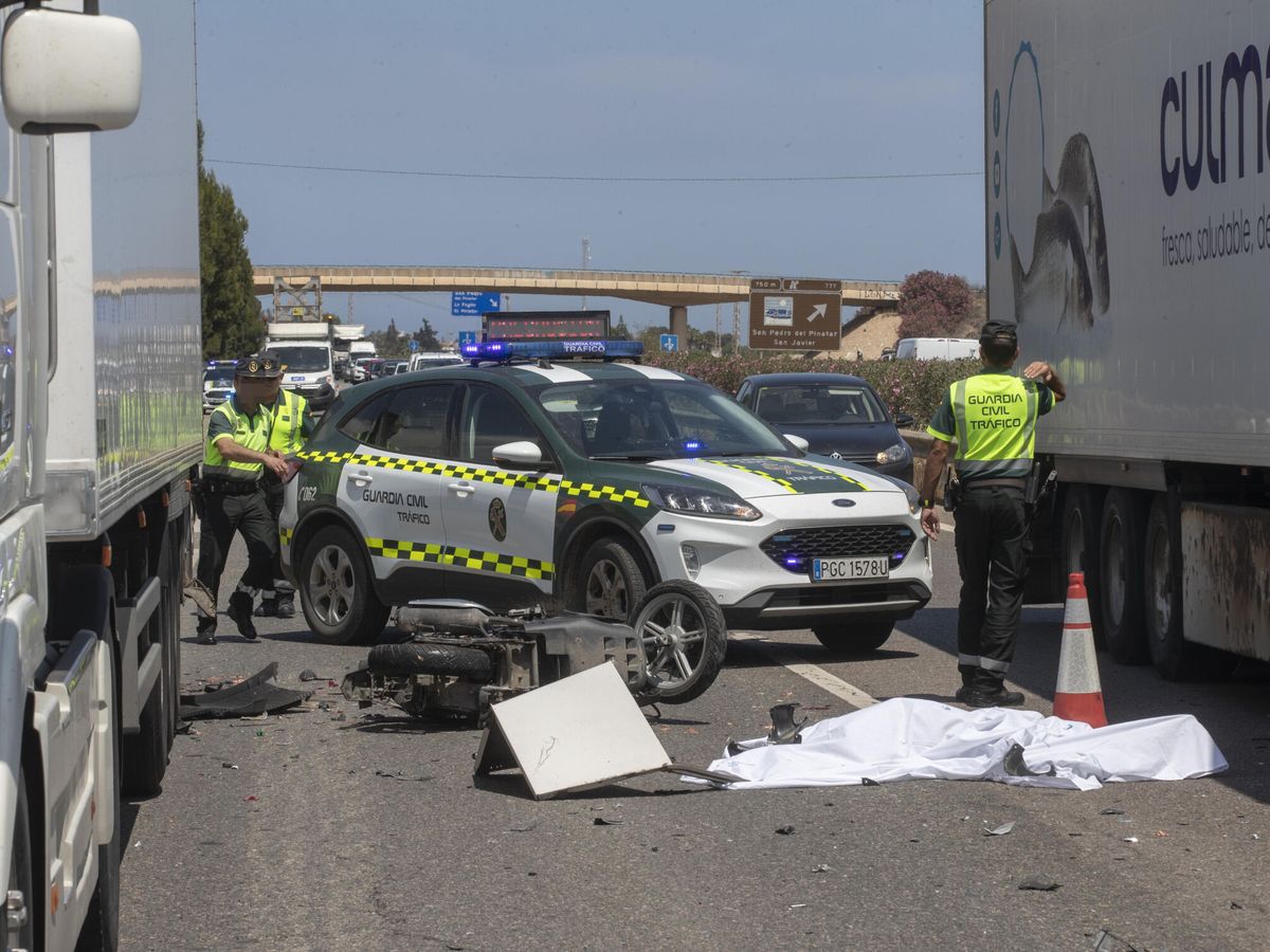 Foto: Vista de un accidente de tráfico. (EFE/Mariscal Guillén)