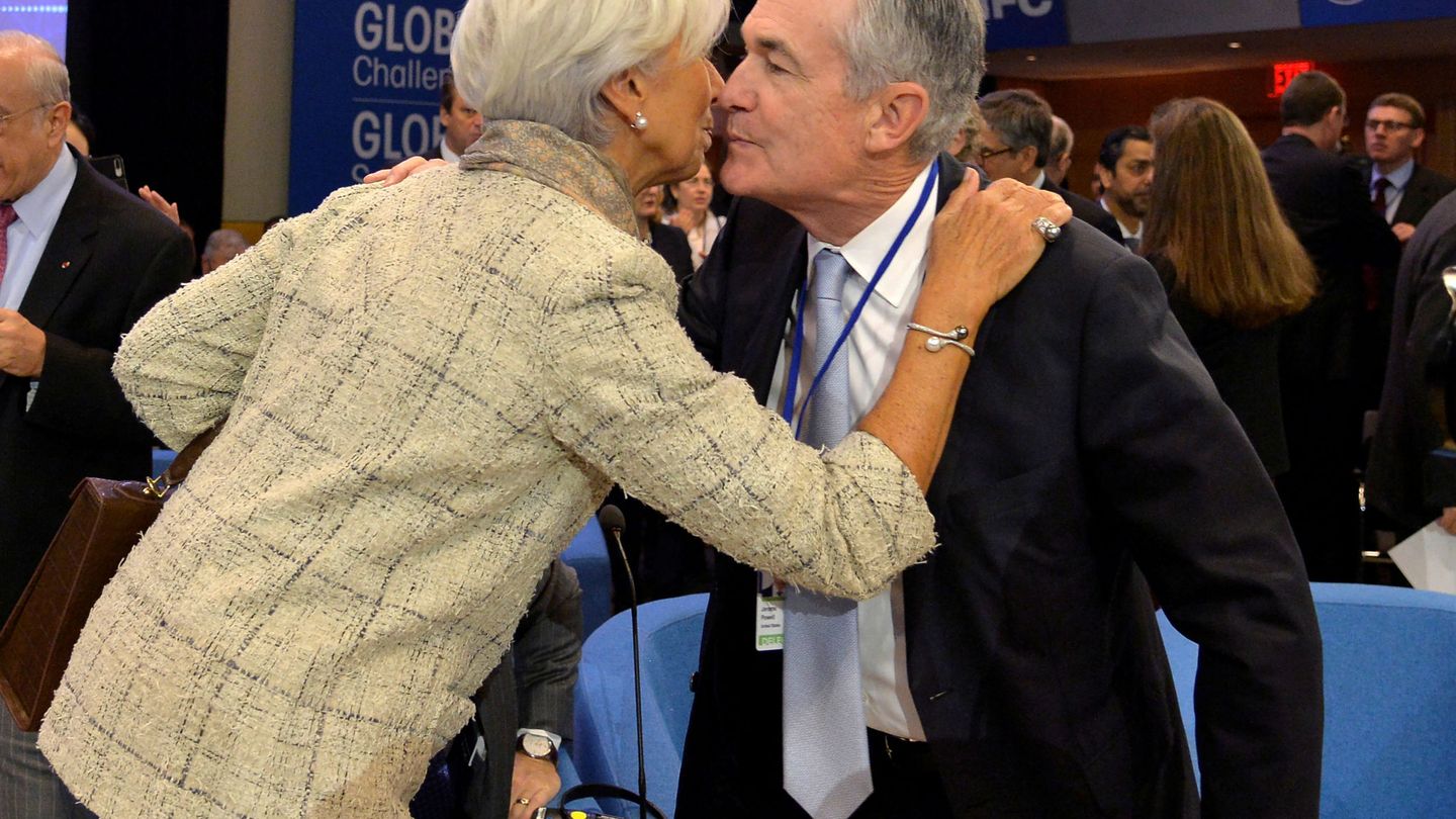 La presidenta del BCE, Christine Lagarde, y el presidente de la Fed, Jerome Powell, en una imagen de archivo. (Reuters)