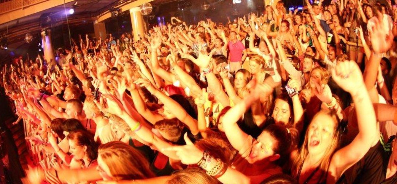 El público se vuelve loco en las discotecas de Ibiza.