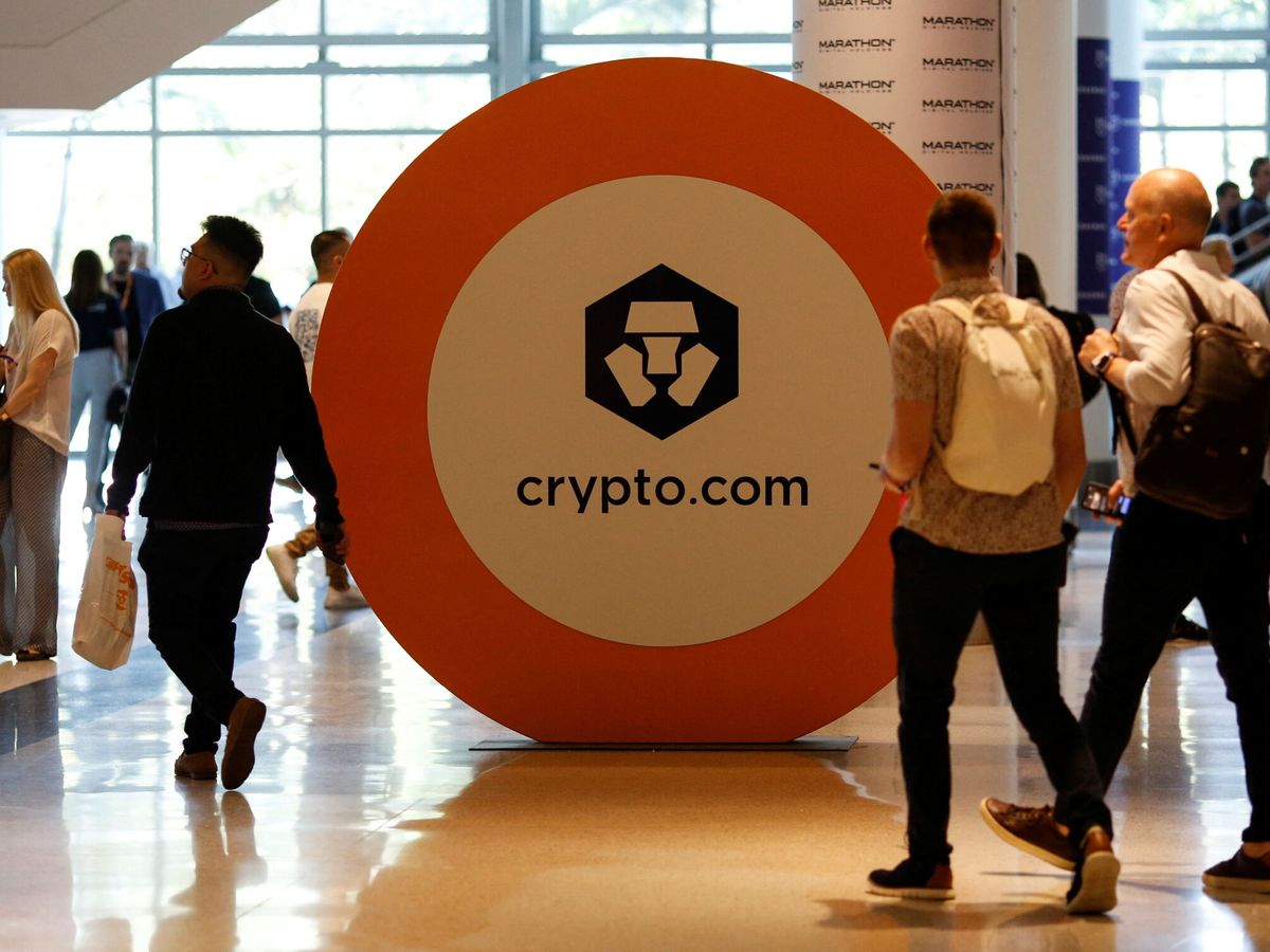 Foto: Logo de Crypto.com en una conferencia en Miami. (Reuters/Marco Bello)