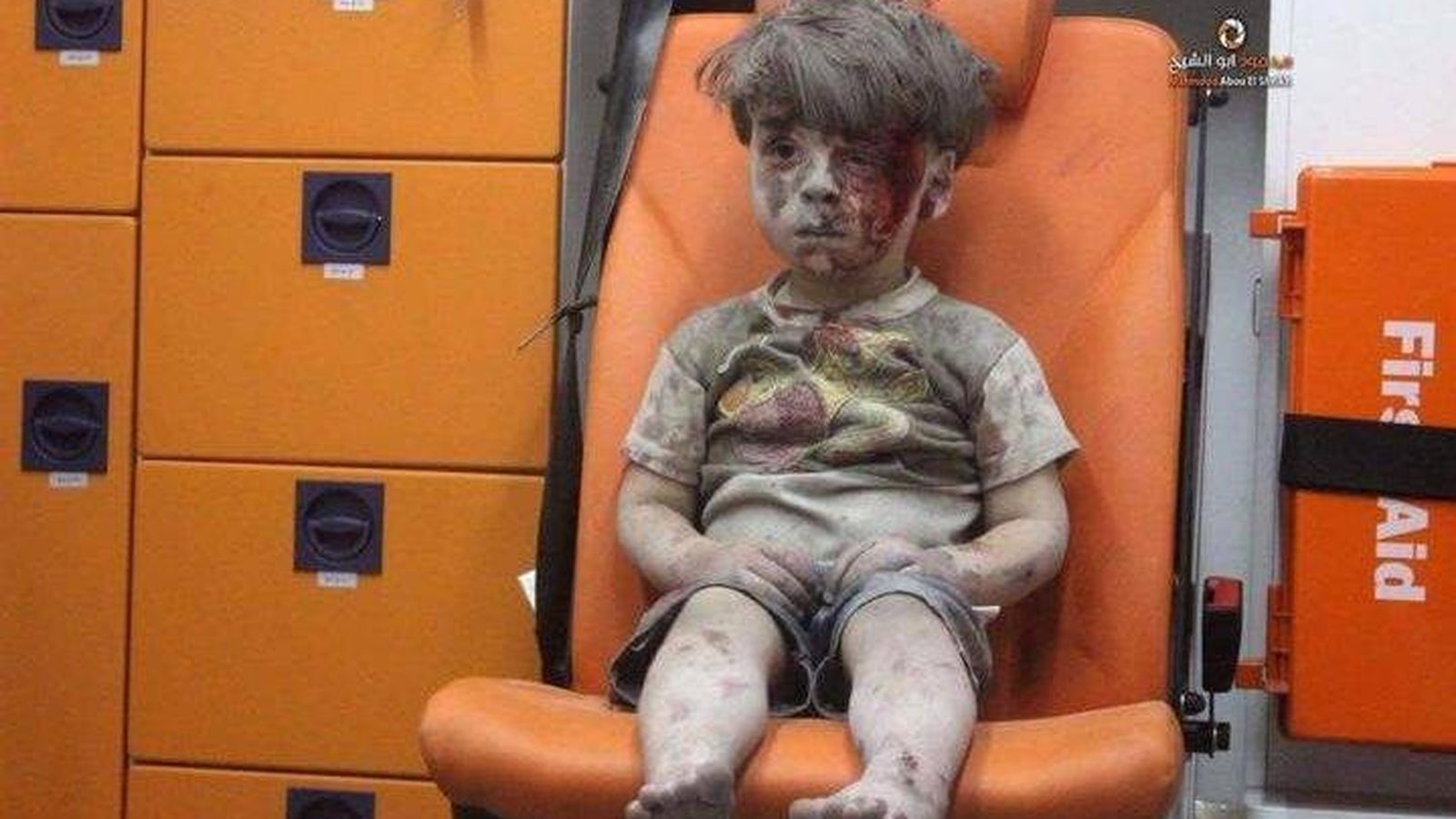 Foto: Omran Daqneesh, de cinco años, superviviente de un bombardeo el miércoles por la noche. (Aleppo Media Centre)