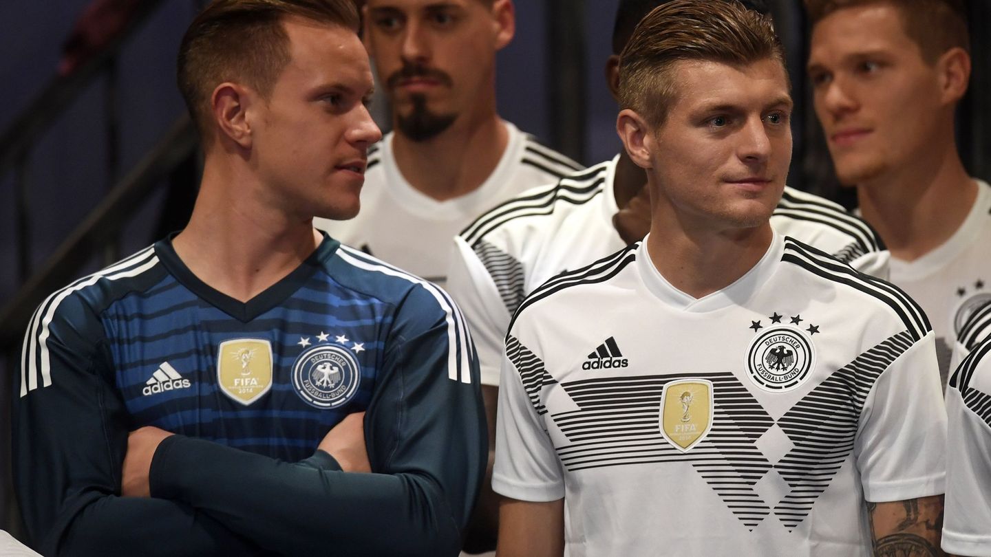 Kroos junto a Ter Stegen en la concentración de la Selección alemana. (EFE/Felipe Trueba)