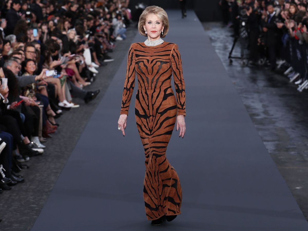 Foto: Jane Fonda, desfilando para L'Oréal. (EFE/Ian Langsdon)