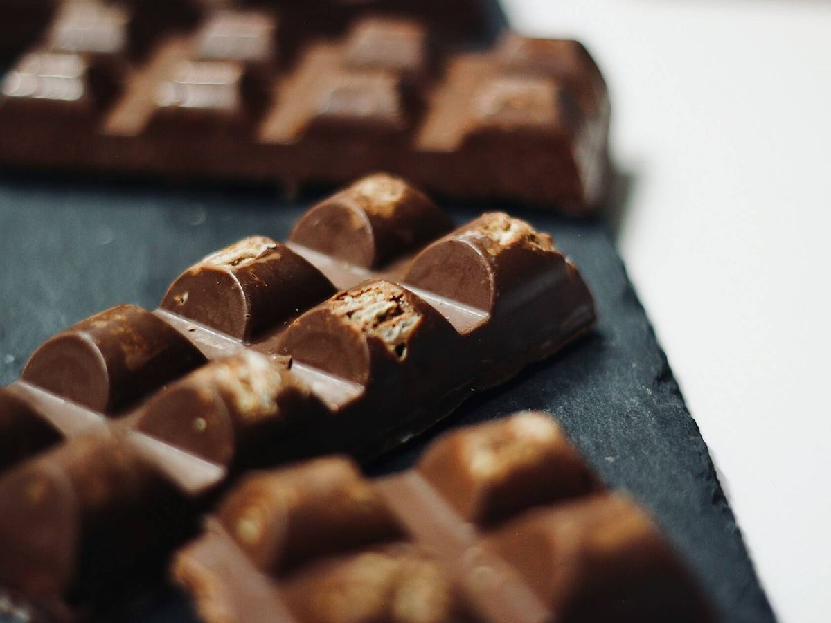Foto: Cómo leer (e interpretar) la etiqueta del chocolate 'sin azúcar'. (Nathana Rebouças para Unsplash)