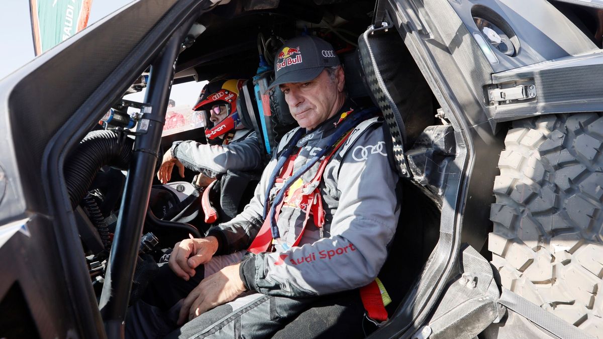 El extraño sonido del coche de Carlos Sainz para el Dakar 2023: "Espero que lleve cascos"