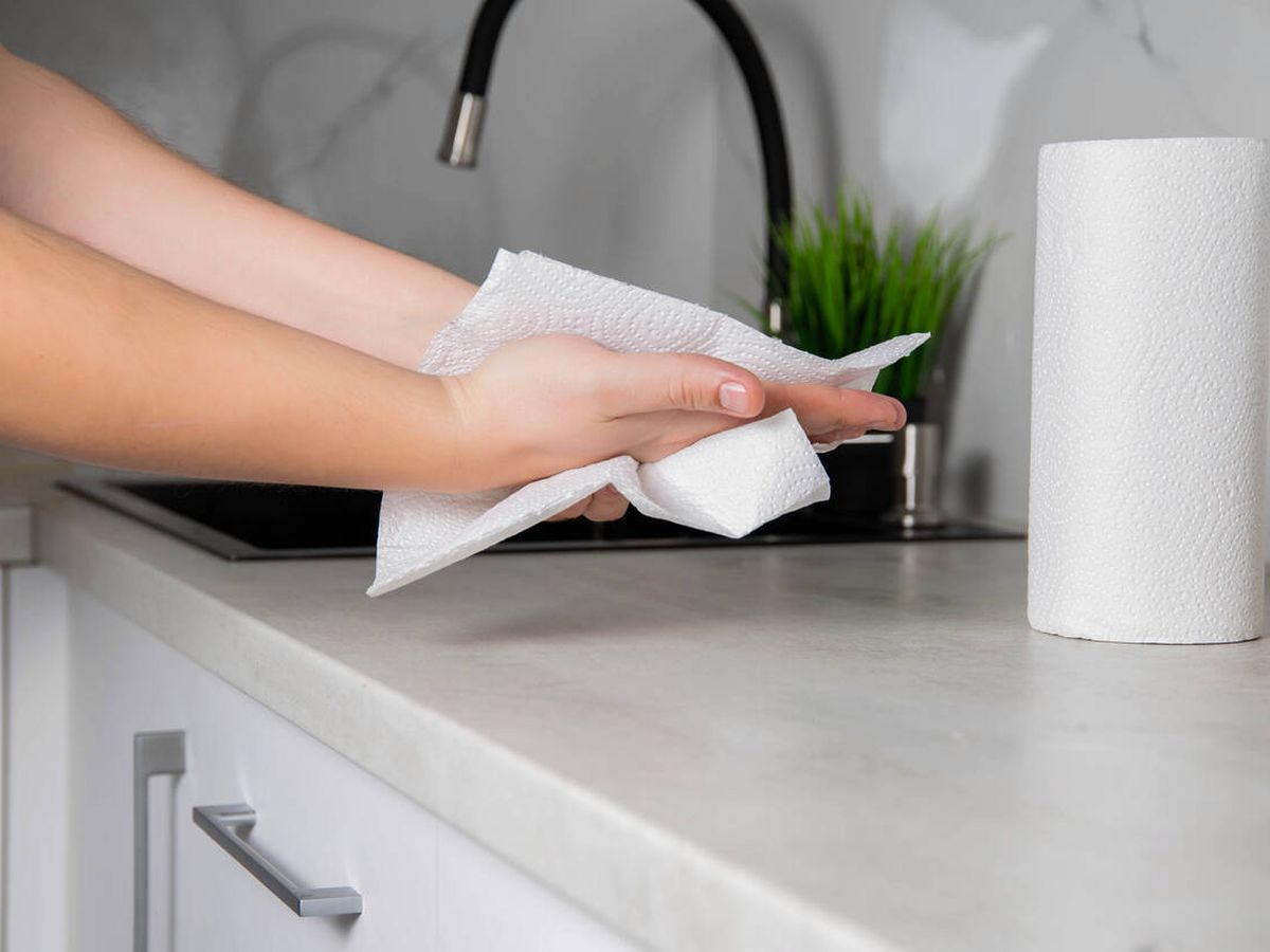Foto: El truco para colocar el papel de cocina que no estás aprovechando. (iStock)