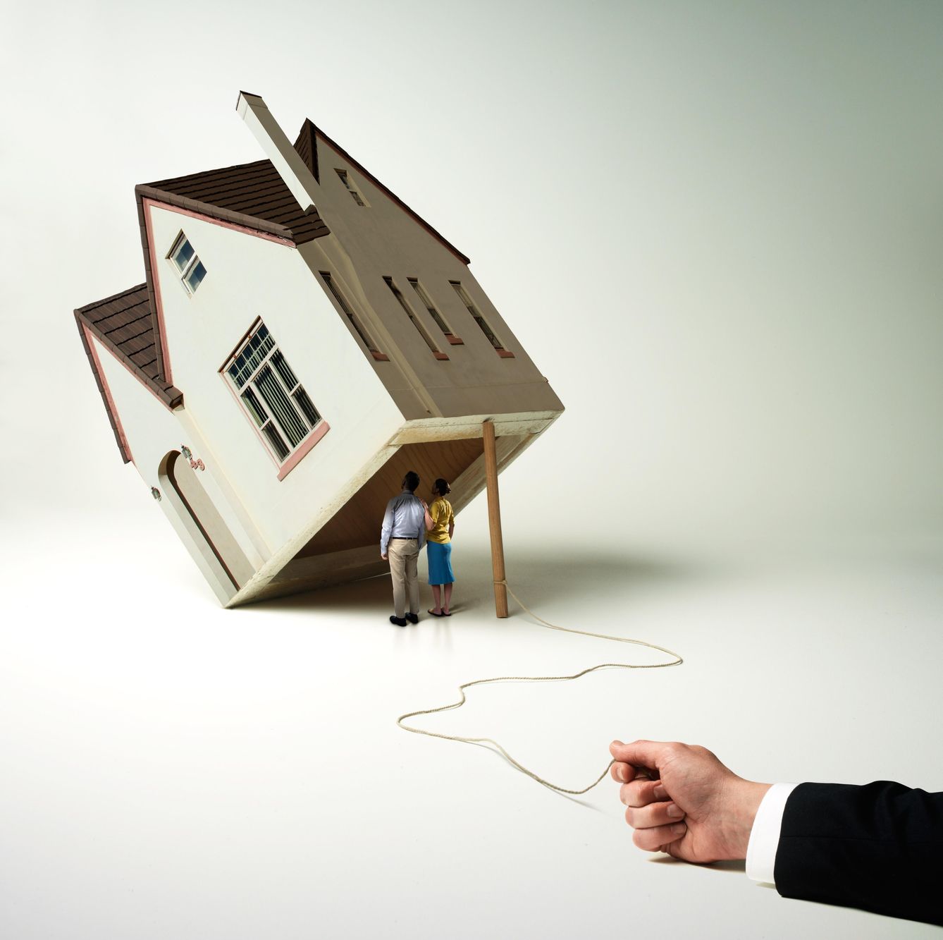Con unos ingresos de al menos 1.500 euros se puede optar a una hipoteca. (CORBIS)