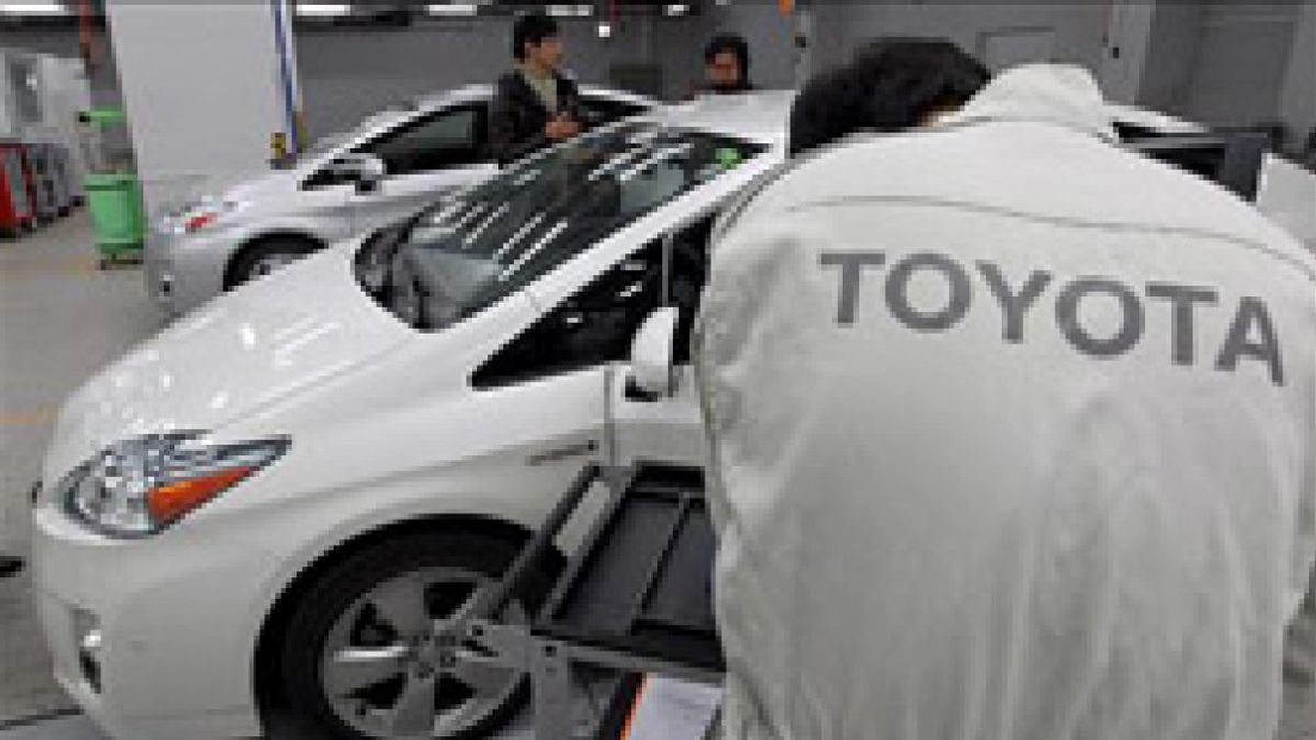 Moody's rebaja un escalón el rating de Toyota y no descarta otro recorte