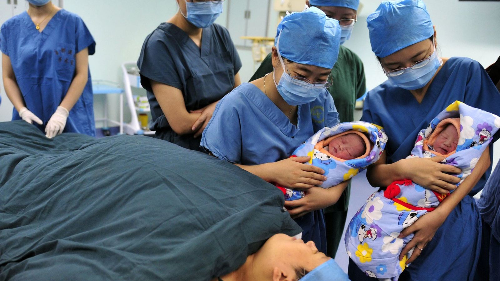Foto: Los gemelos nacieron sin complicaciones, pero la mujer sufrió un infarto 24 horas después del parto (Reuters)