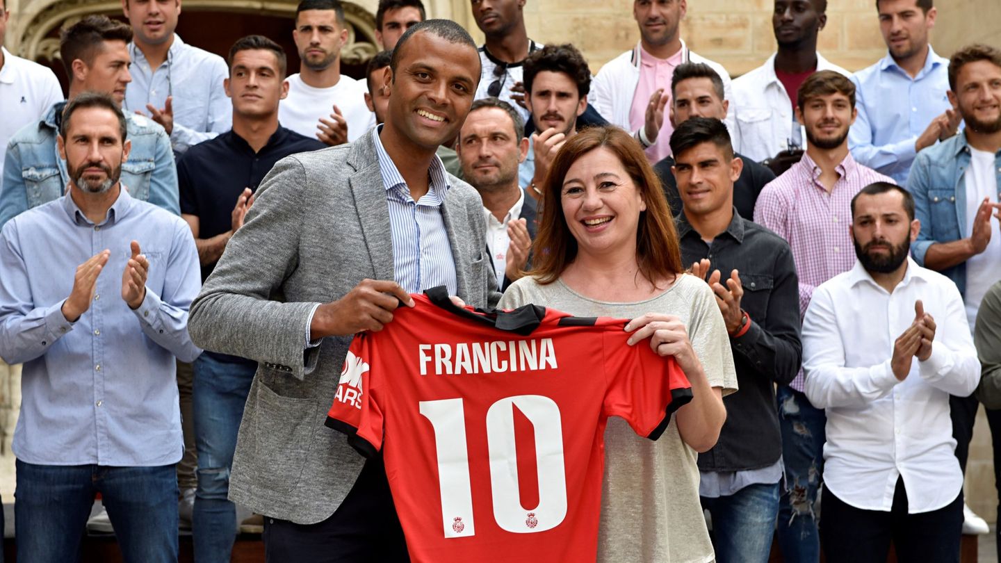 Francina Armengol recibe a la plantilla del Mallorca en una imagen de 2018. (EFE/Atienza)