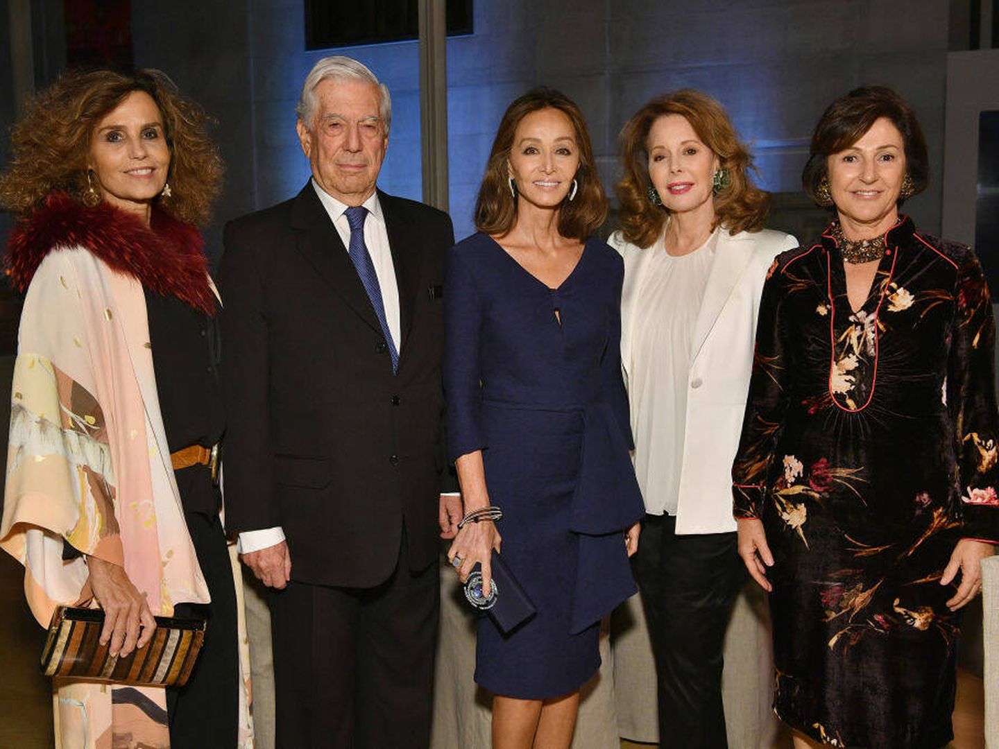 Bárbara Pan de Soraluce, Mario Vargas Llosa, Isabel Preysler, María Hummer-Tuttle y Rosario Bergareche. (Getty)