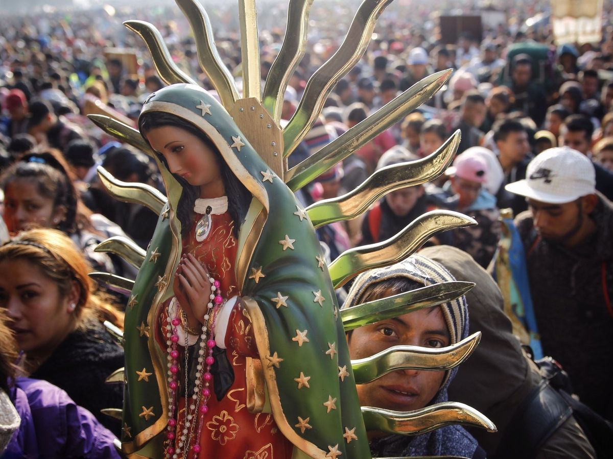 Foto: Peregrinos acudiendo a la Basílica de Guadalupe en Ciudad de México (EFE)