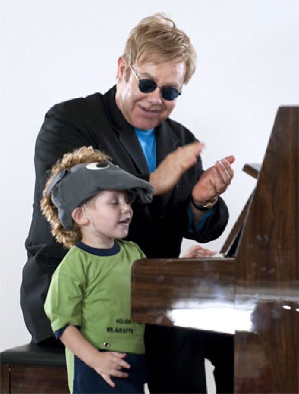 Foto: El 'pecador' Elton John continúa su lucha por adoptar un niño con sida